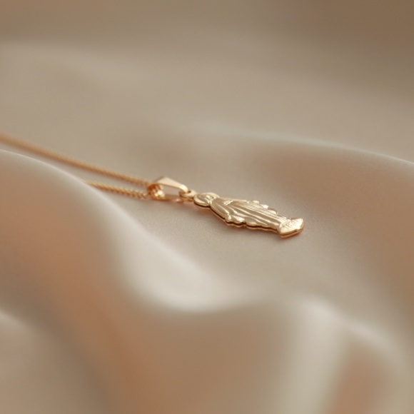 Virgin Mary Necklace | 18k Gold Filled - Picture 4 of 5
